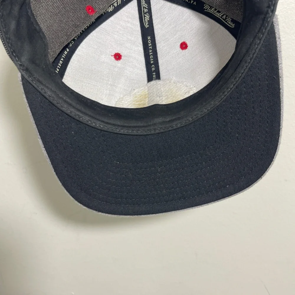 Chicago Blackhawks Mitchell &‎ Ness Snapback Hat Gray Suede Brim Adjustable